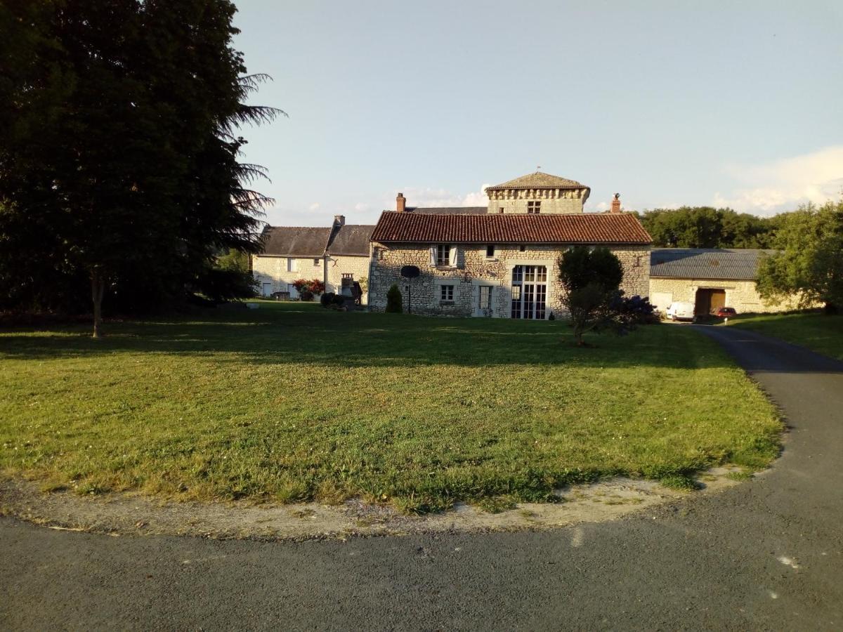 La Tour Du Raygnier Panzió Verneuil-le-Chateau Kültér fotó